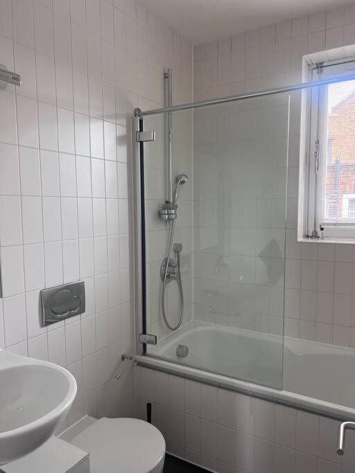 Central , Bright And Modern Flat Up To 4 People London Exterior photo