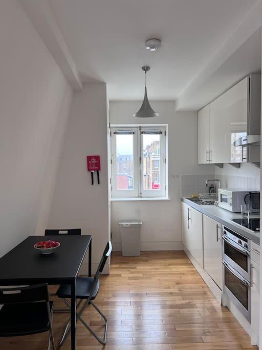 Central , Bright And Modern Flat Up To 4 People London Exterior photo